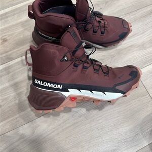 Salomon women’s  Brown Hiking Shoes